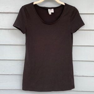 H&M Black Rounded Neck T-shirt